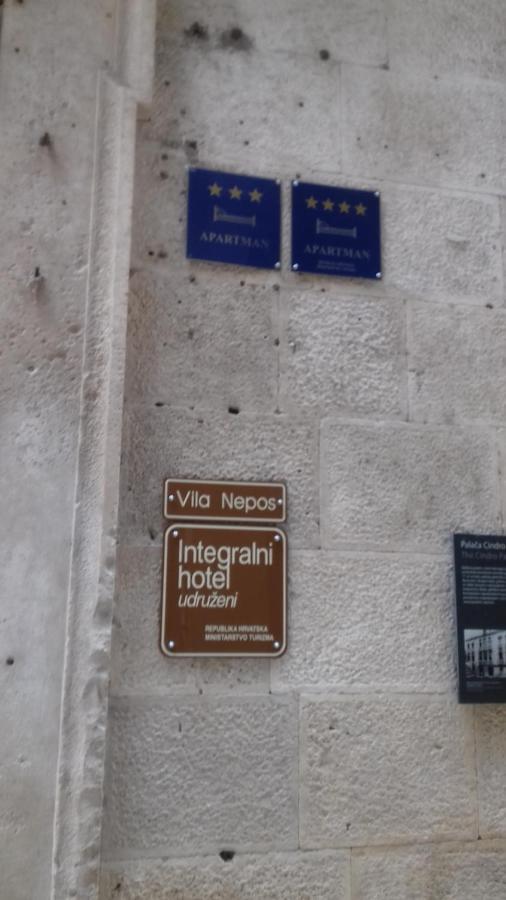 Inchy Accommodation - In The Center Of Diocletian'S Palace Split Exterior foto